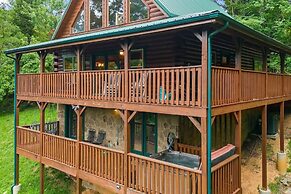 Triple Mountain View Stunning 4 BDR Cabin w/ Private Hot Tub, Game Roo