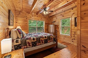 Triple Mountain View Stunning 4 BDR Cabin w/ Private Hot Tub, Game Roo