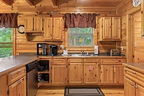 Triple Mountain View Stunning 4 BDR Cabin w/ Private Hot Tub, Game Roo