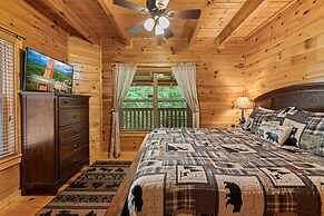 Triple Mountain View Stunning 4 BDR Cabin w/ Private Hot Tub, Game Roo