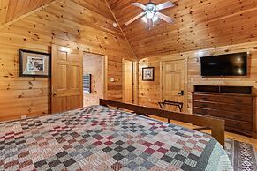 Triple Mountain View Stunning 4 BDR Cabin w/ Private Hot Tub, Game Roo