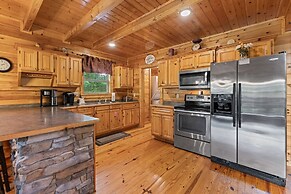 Triple Mountain View Stunning 4 BDR Cabin w/ Private Hot Tub, Game Roo