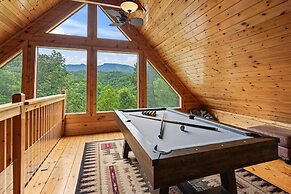 Triple Mountain View Stunning 4 BDR Cabin w/ Private Hot Tub, Game Roo