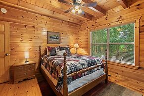 Triple Mountain View Stunning 4 BDR Cabin w/ Private Hot Tub, Game Roo