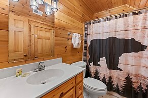Triple Mountain View Stunning 4 BDR Cabin w/ Private Hot Tub, Game Roo