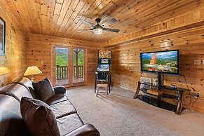 Triple Mountain View Stunning 4 BDR Cabin w/ Private Hot Tub, Game Roo