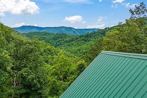 Triple Mountain View Stunning 4 BDR Cabin w/ Private Hot Tub, Game Roo