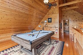 Triple Mountain View Stunning 4 BDR Cabin w/ Private Hot Tub, Game Roo