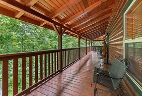Triple Mountain View Stunning 4 BDR Cabin w/ Private Hot Tub, Game Roo