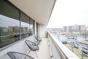 Convenient Apt Near Airport