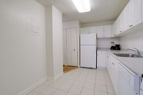 Convenient Apt Near Airport