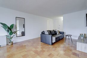 Convenient Apt Near Airport