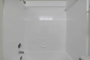 Convenient Apt Near Airport