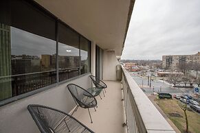 Convenient Apt Near Airport