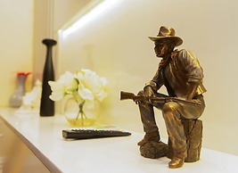 His Glory's Apartment