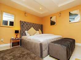 His Glory's Apartment