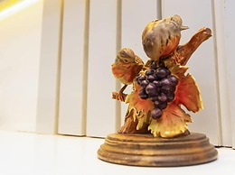 His Glory's Apartment