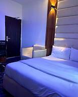 His Glory's Apartment