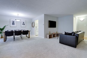 Modern Apt Near Airport & Metro