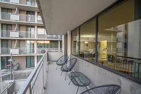 Modern Apt Near Airport & Metro