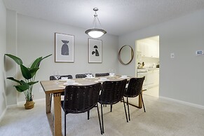 Modern Apt Near Airport & Metro