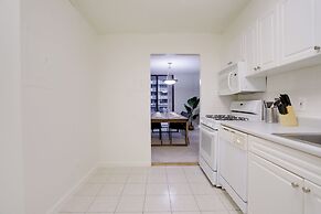 Modern Apt Near Airport & Metro