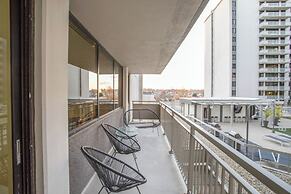 Modern Apt Near Airport & Metro