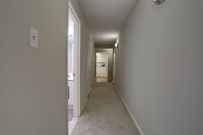 Modern Apt Near Airport & Metro