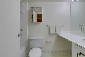 Modern Apt Near Airport & Metro