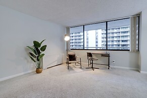 Modern Apt Near Airport & Metro