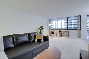 Modern Apt Near Airport & Metro