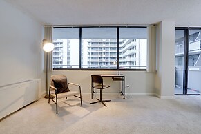 Modern Apt Near Airport & Metro