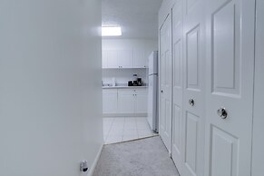 Modern Apt Near Airport & Metro