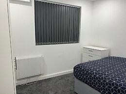 Luton Excellent 1 bed Apartment With Living Room