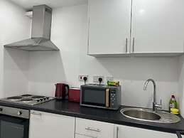 Luton Excellent 1 bed Apartment With Living Room