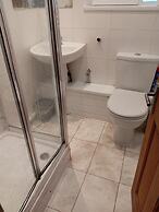 Luton Excellent 1 bed Apartment With Living Room