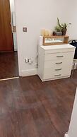 Luton Excellent 1 bed Apartment With Living Room