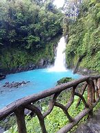 Cabinas El Pilon Rio Celeste