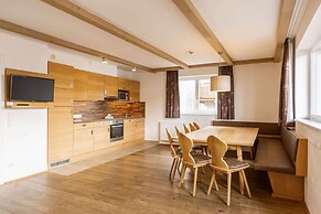 Spacious Chalet Near ski Area