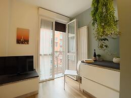 Modern Apt Next to M3 Metro, Milan