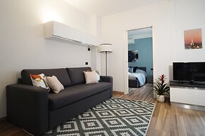 Modern Apt Next to M3 Metro, Milan