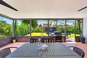 Enjoy a Cozy Stay in Miami House