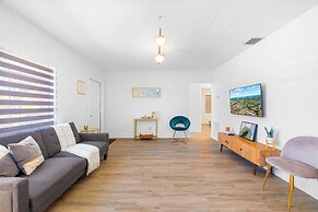 Enjoy a Cozy Stay in Miami House