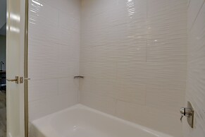 Crystal City Apt for Business Travelers