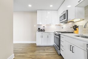 Walkable DC View Apartments