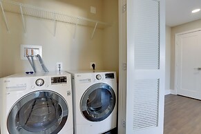 Walkable DC View Apartments