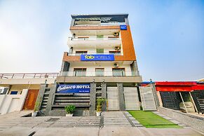 Fabhotel Radiant Blu