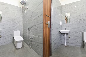 Fabhotel Lavish Palace