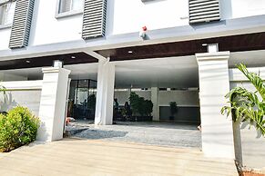 Fabhotel Ssr Ikon Suites