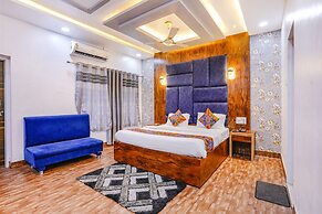 Fabhotel Limras Palace